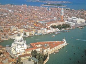 Hotel Monaco & Grand Canal Hotel Monaco & Grand Canal
