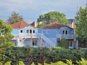 Park & Suites Village La Rochelle-Marans